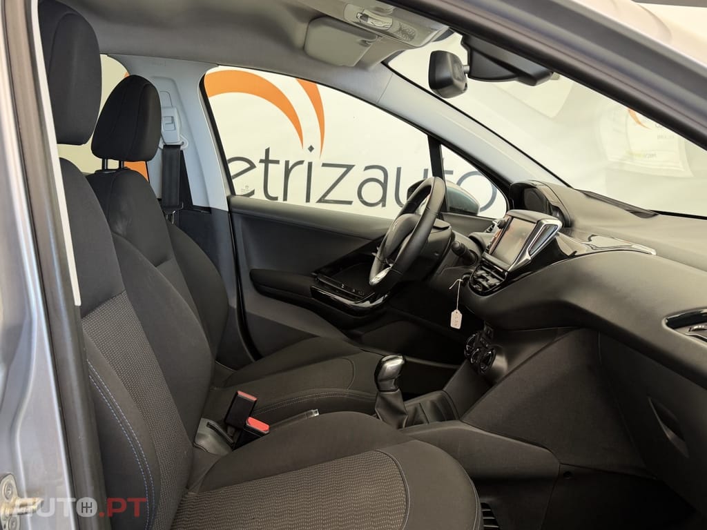 Peugeot 208 1.2 PureTech Signature