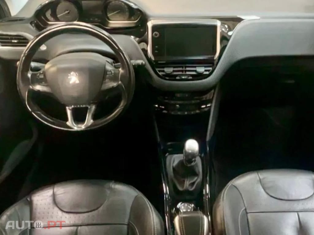 Peugeot 2008 PureTech 130 Allure