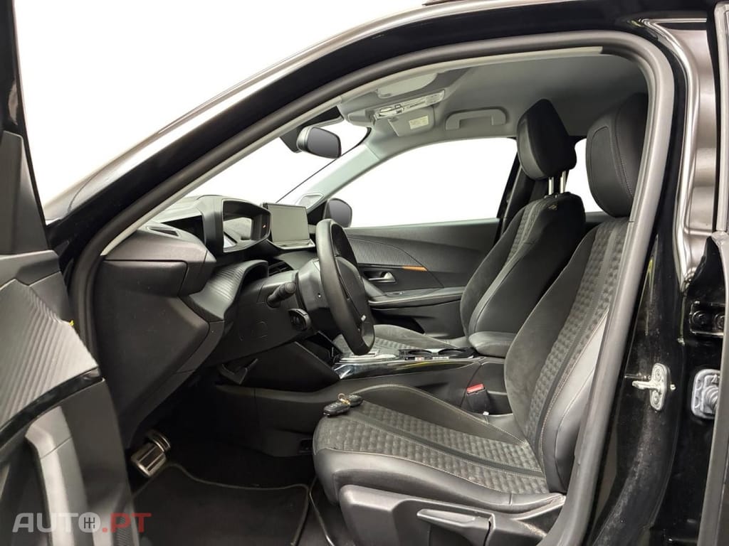 Peugeot E-2008 50 kWh Allure Pack