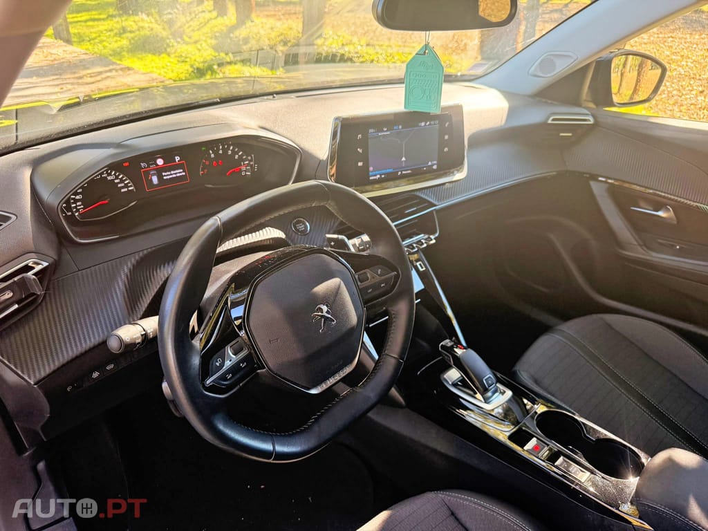 Peugeot 2008 1.5 BlueHDi Allure EAT8