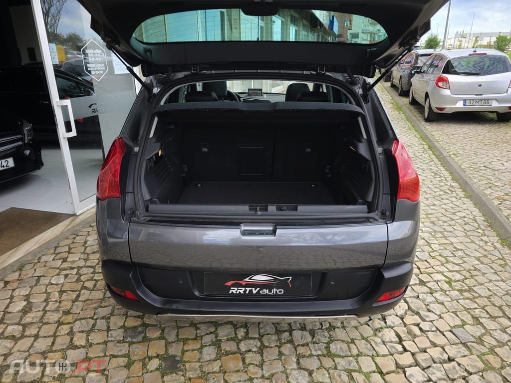 Peugeot 3008 1.6 e-HDi Executive CMP6