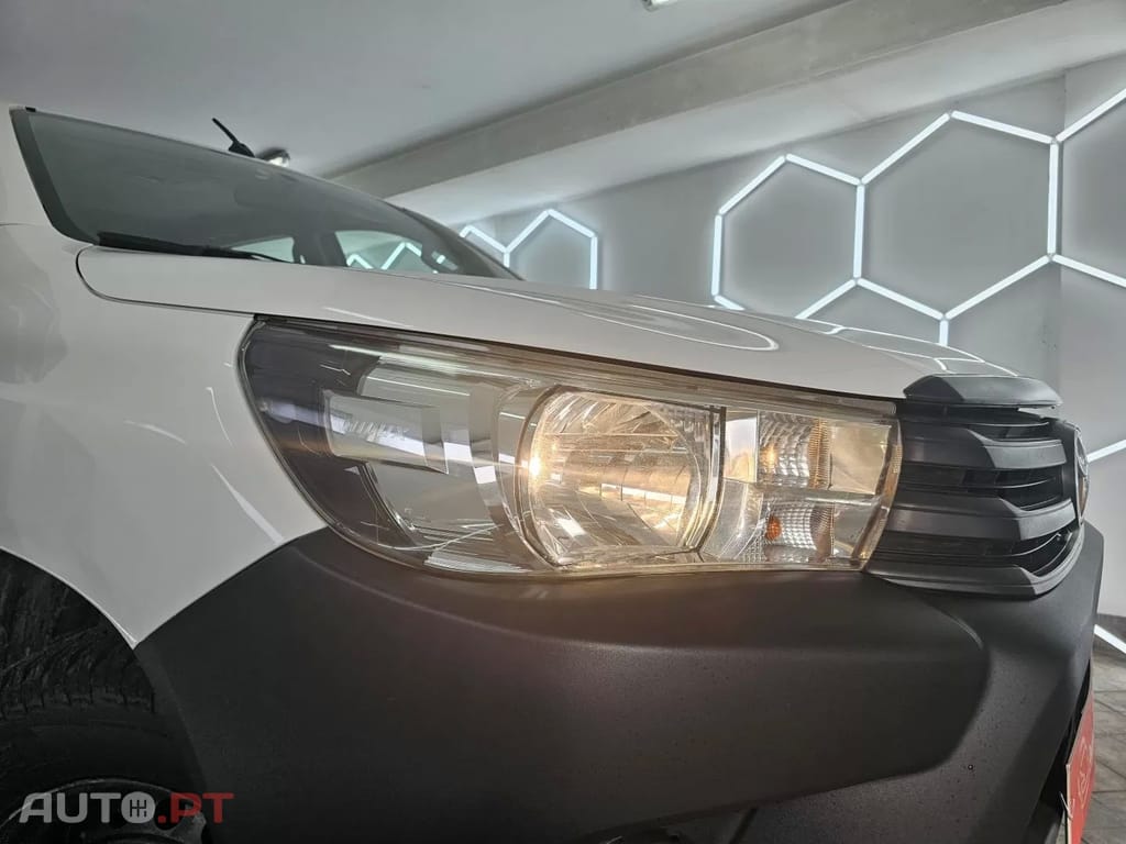 Toyota Hilux 2.4 D-4D 4WD CD CM