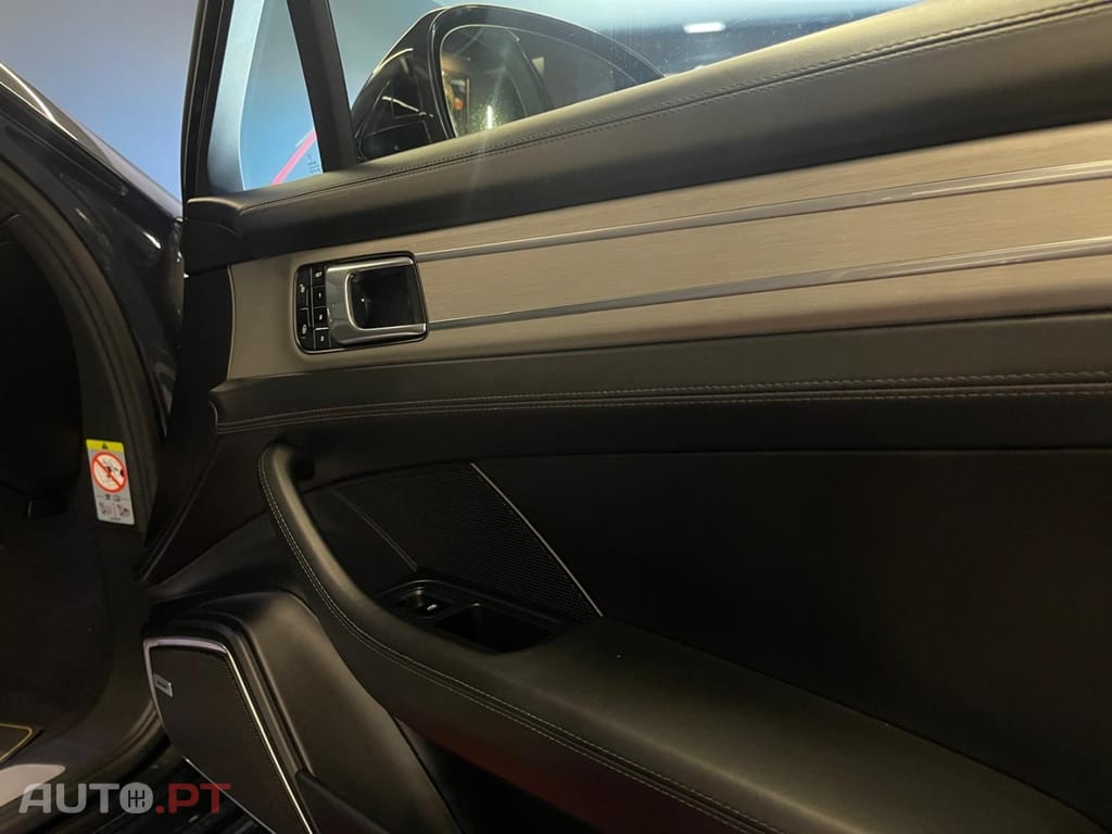 Porsche Panamera 4 E-Hybrid