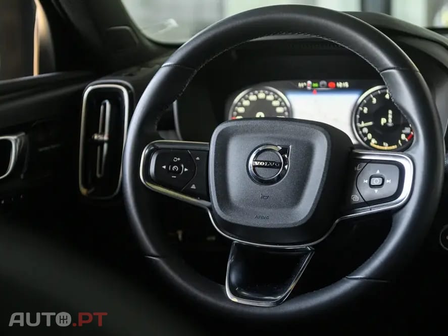 Volvo XC40 1.5 T2 Plus Dark Auto