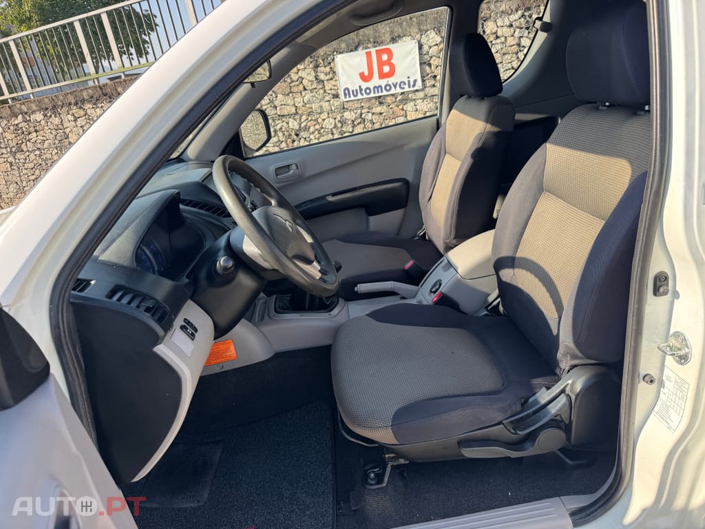 Mitsubishi L200 2.5 DI-D Club Invite AC 3L 4WD