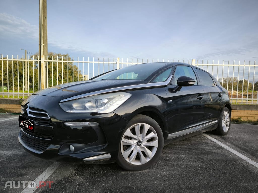 Citroen DS5 2.0 HDi Hy4 So Chic CMP6 88g