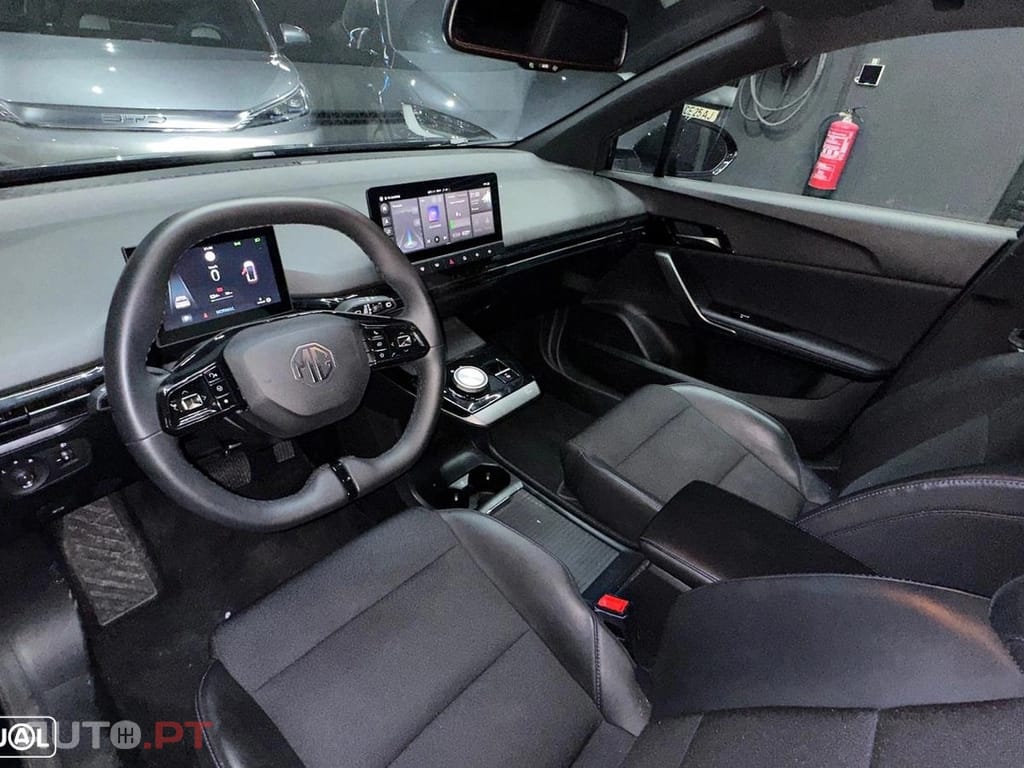 MG MG4 64 kWh Luxury