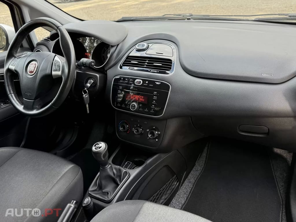 Fiat Punto 1.3 M-Jet Lounge Start&Stop — fotografia 26