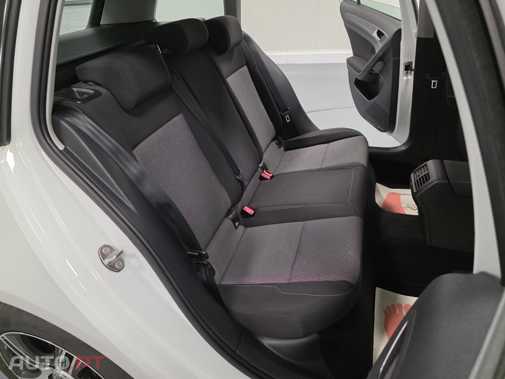 Volkswagen Golf 1.6 HDI CONFORTLINE