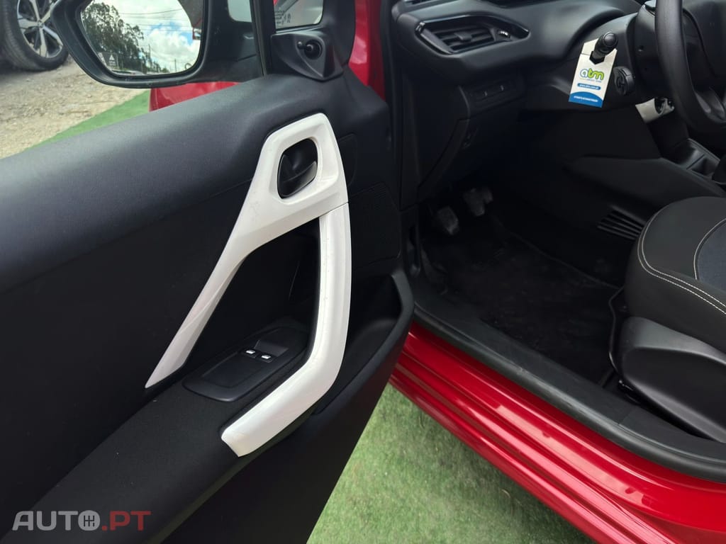 Peugeot 208 PureTech 68 Like — fotografia 9