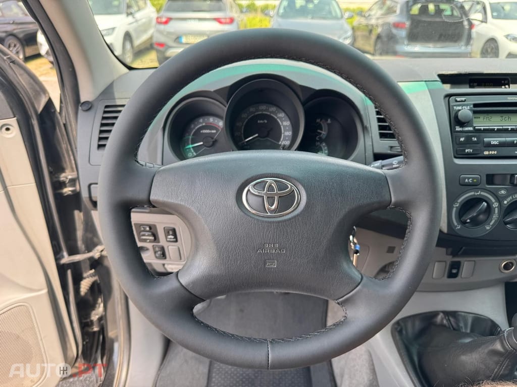 Toyota Hilux 2.5 D-4D CD Tracker