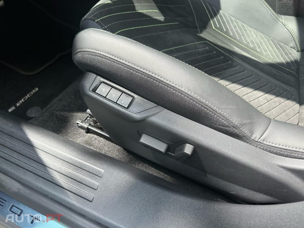 Peugeot E-2008 50 kWh GT Pack