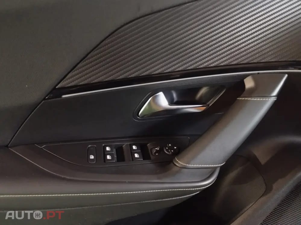 Peugeot 2008 1.2 PureTech GT EAT8