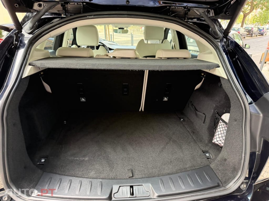Jaguar E-Pace 2.0 i4 R-Dynamic HSE AWD Aut.