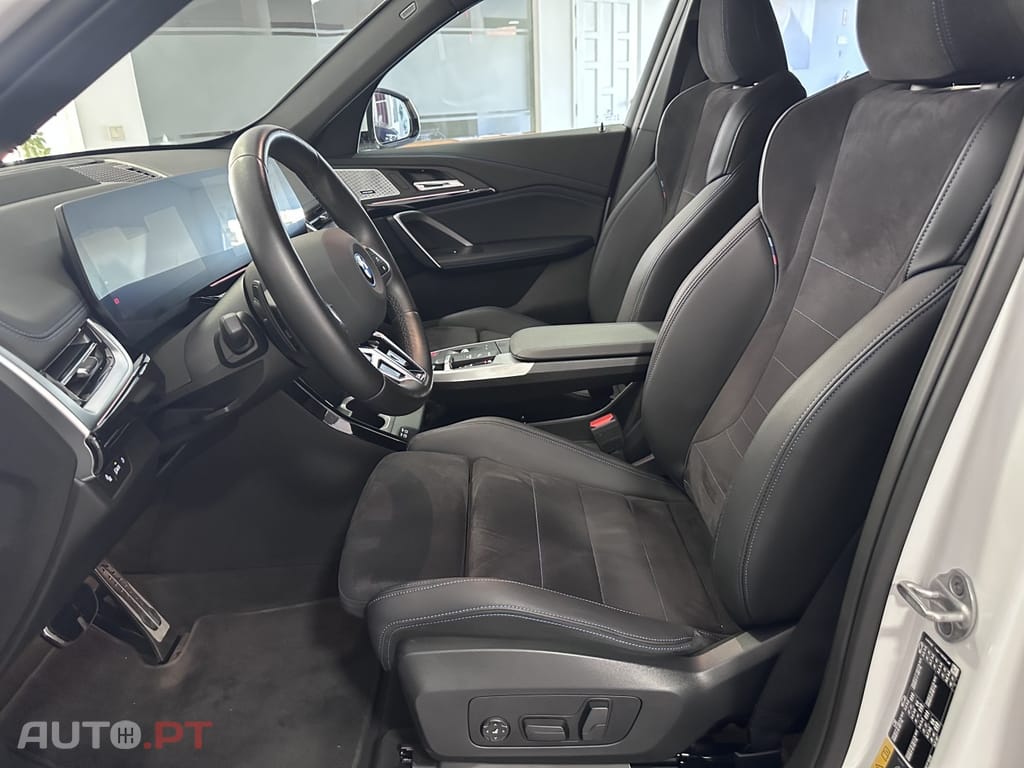 BMW iX1 xDrive30 Pack Desportivo M Pro