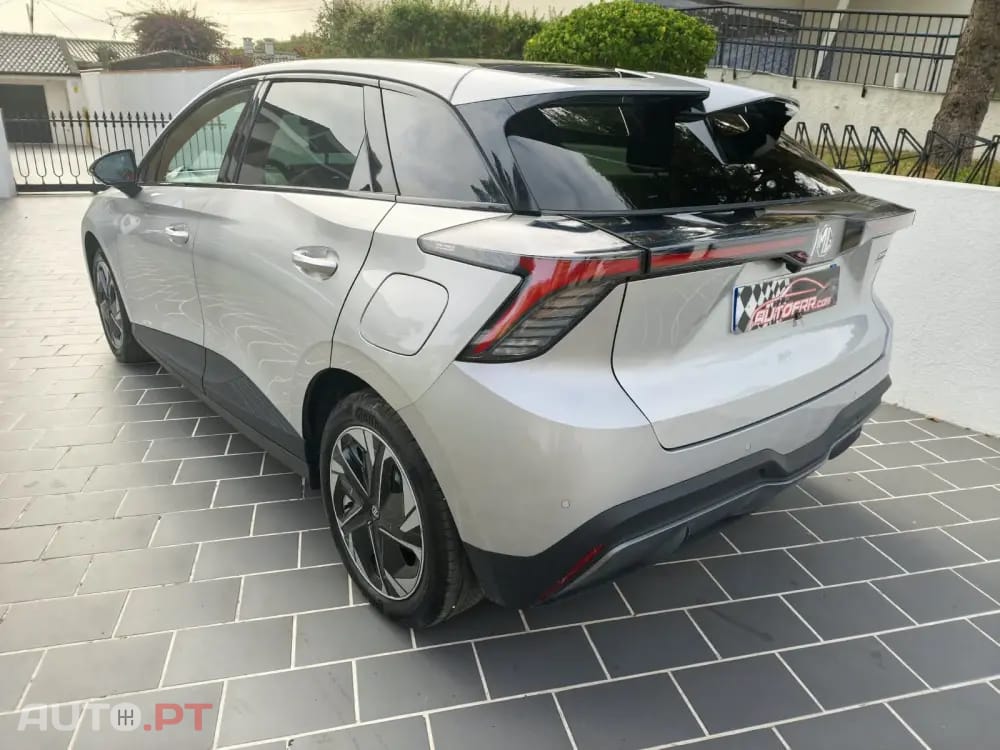 MG MG4 64 kWh Luxury