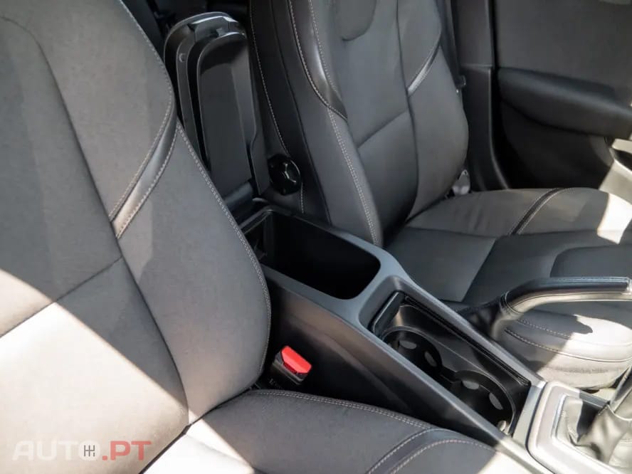 Volvo V40 Cross Country 2.0 D3 Momentum