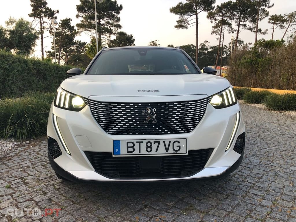 Peugeot E-2008 GT+