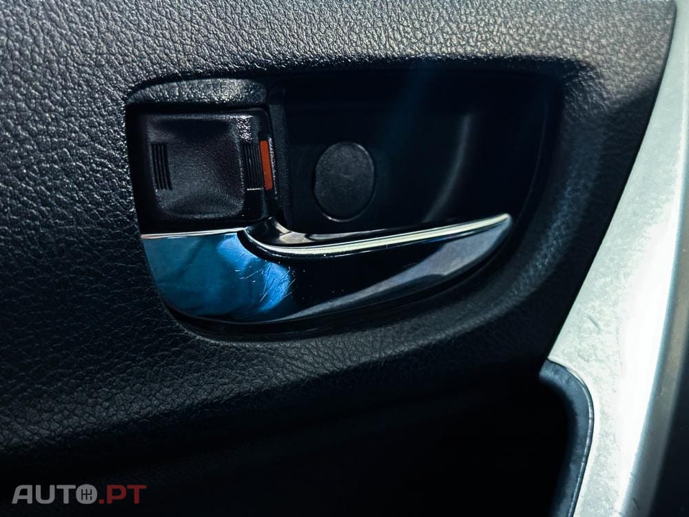 Toyota Corolla 1.4 D-4D Exclusive +Navi MM