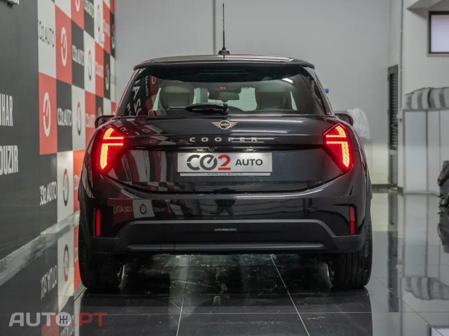 MINI Cooper Cooper C Favoured M