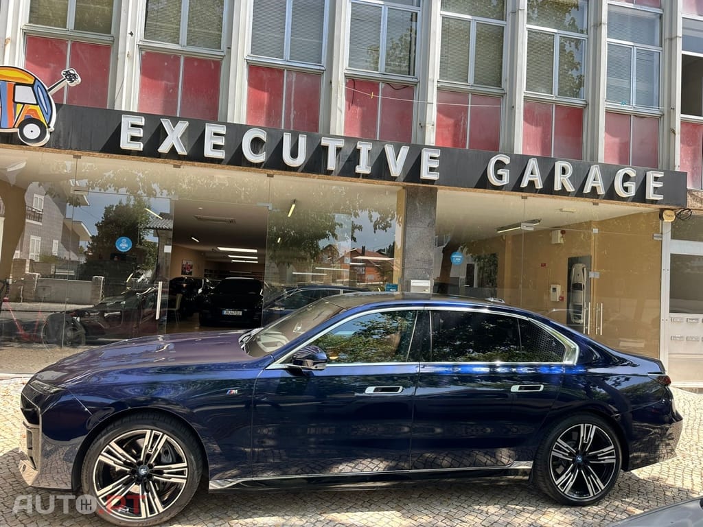 BMW i7 xDrive60 Pack Desportivo M Pro