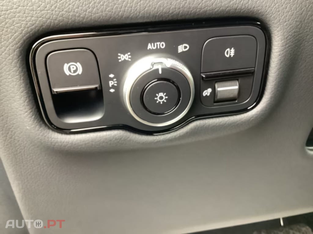 Mercedes-Benz EQV 300 Lang Distronic I.V.A DEDUTIVEL