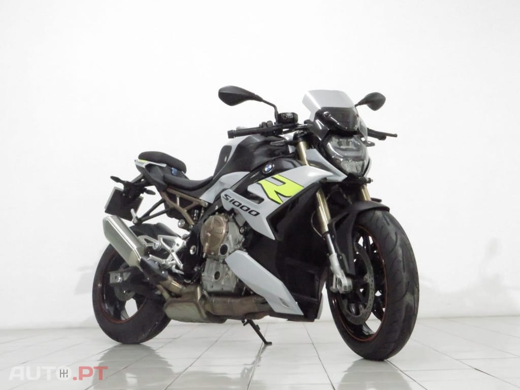 BMW S .