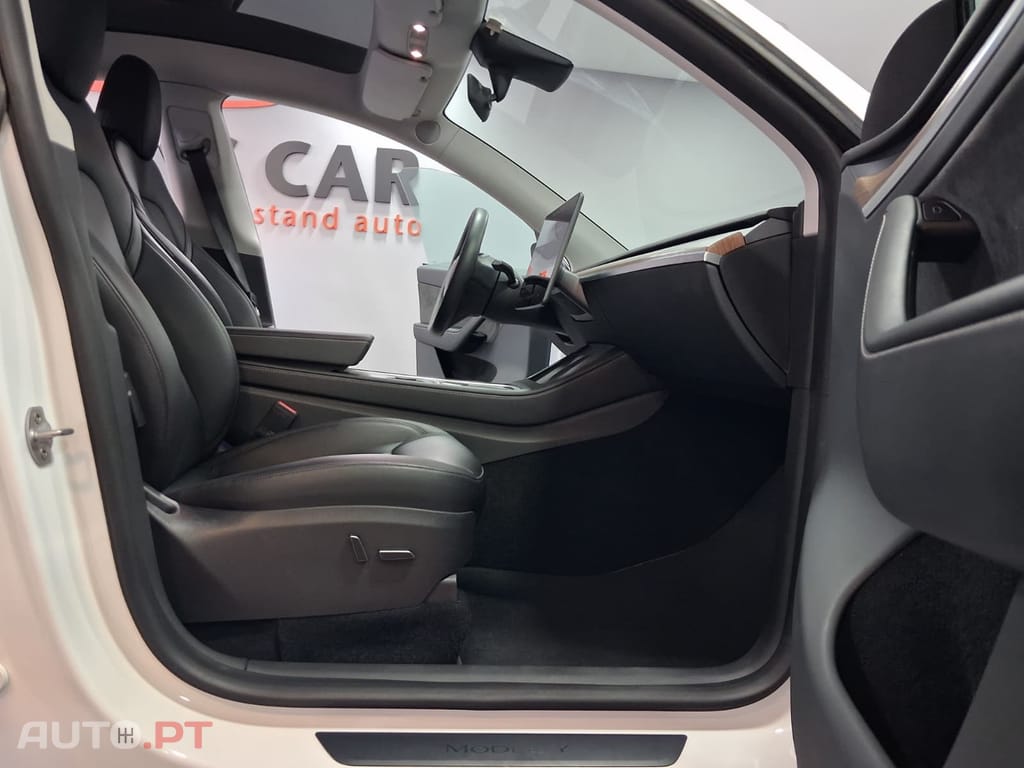 Tesla Model Y Standard RWD