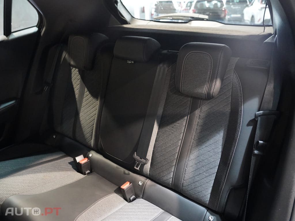 Peugeot 2008 1.2 Hybrid Allure e-DCS6