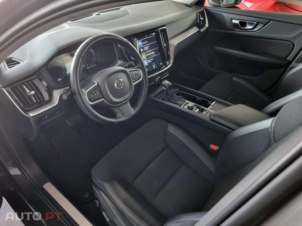 Volvo V60 2.0 T4 Momentum Plus