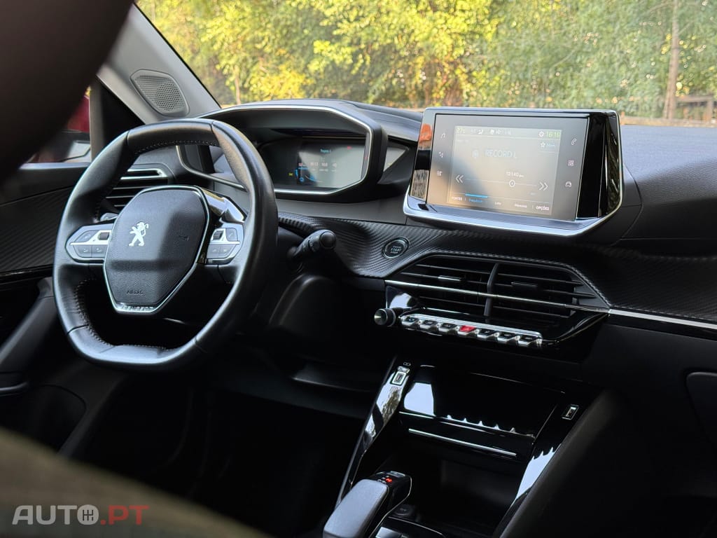 Peugeot E-2008 50 kWh Allure
