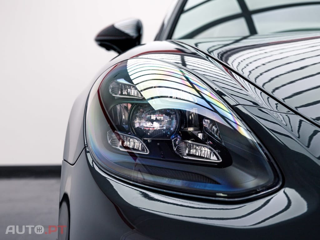 Porsche Panamera 4 E-Hybrid Platinum Edition