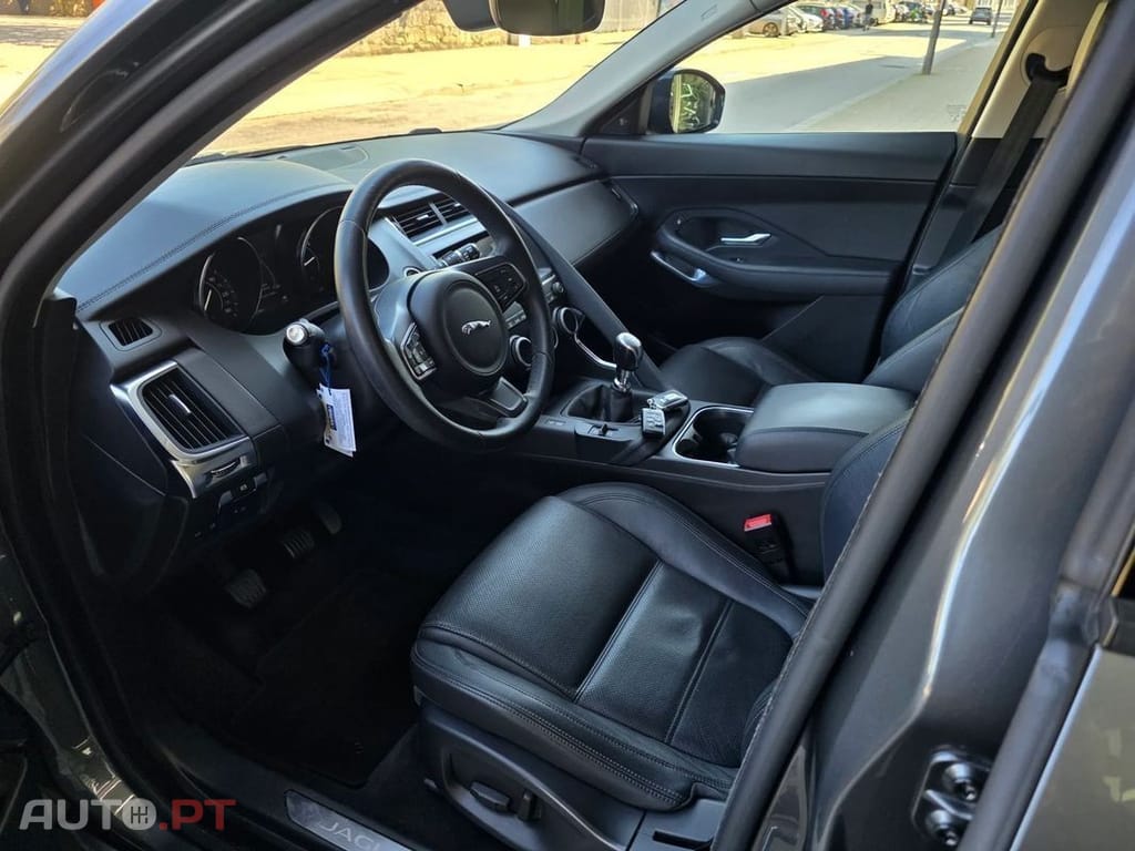 Jaguar E-Pace 2.0 i4D R-Dynamic S — fotografia 11