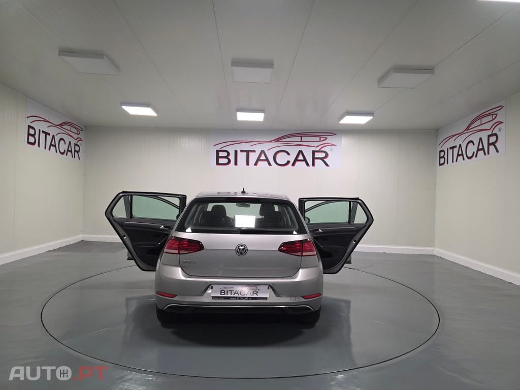 Volkswagen Golf 1.6 TDI Confortline