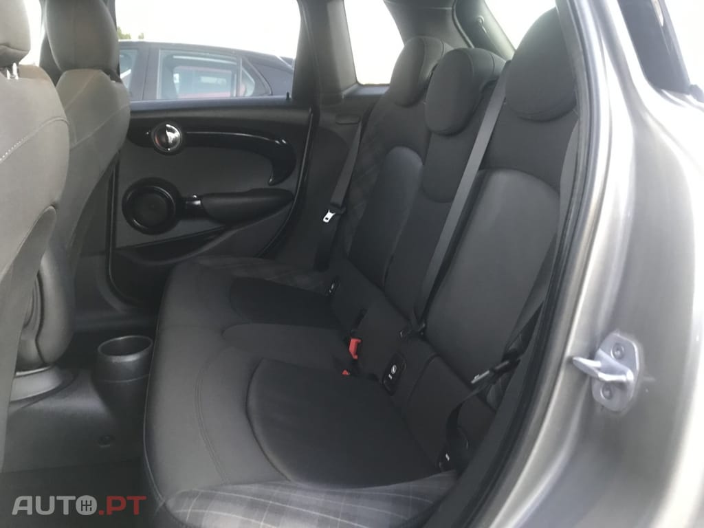 MINI Cooper Cooper D