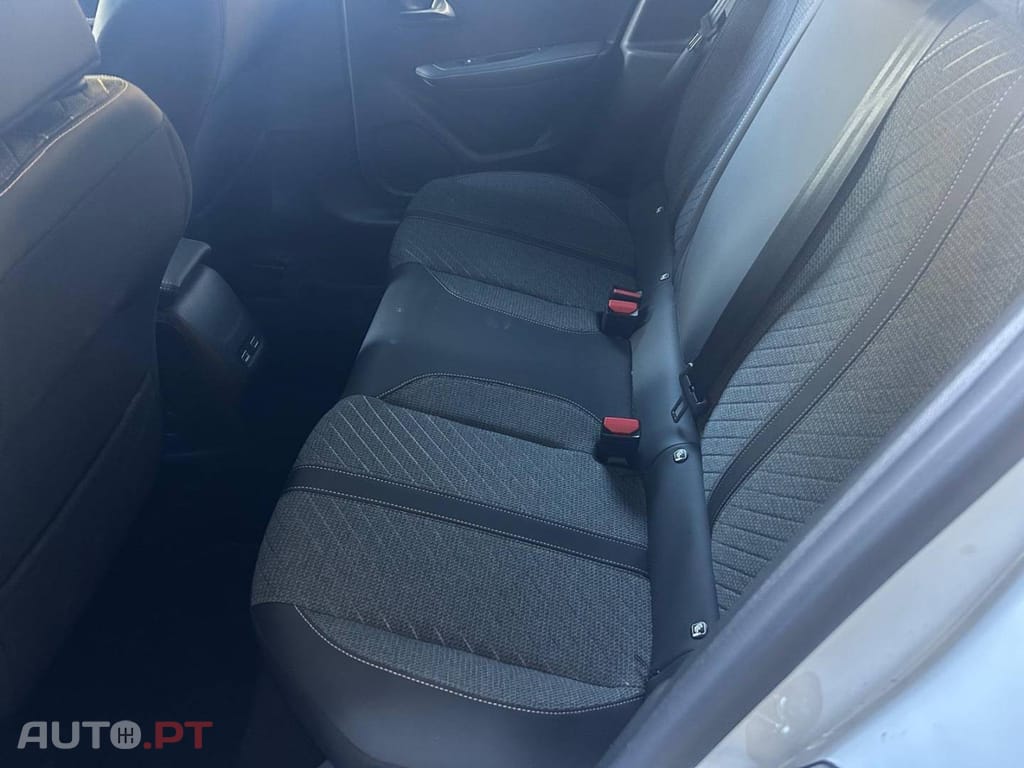 Peugeot 208 1.2 Hybrid Allure e-DCS6