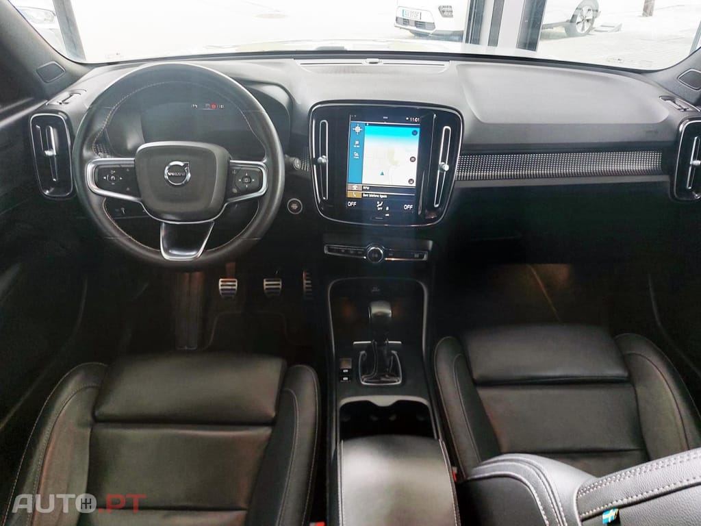 Volvo XC40 1.5 T2 Momentum Plus