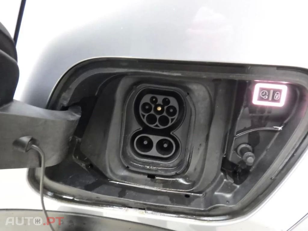 Peugeot E-2008 50 kWh Allure Pack