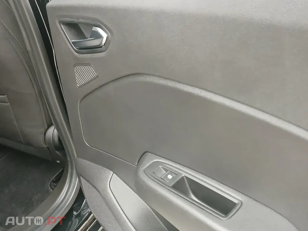 Renault Clio Outro