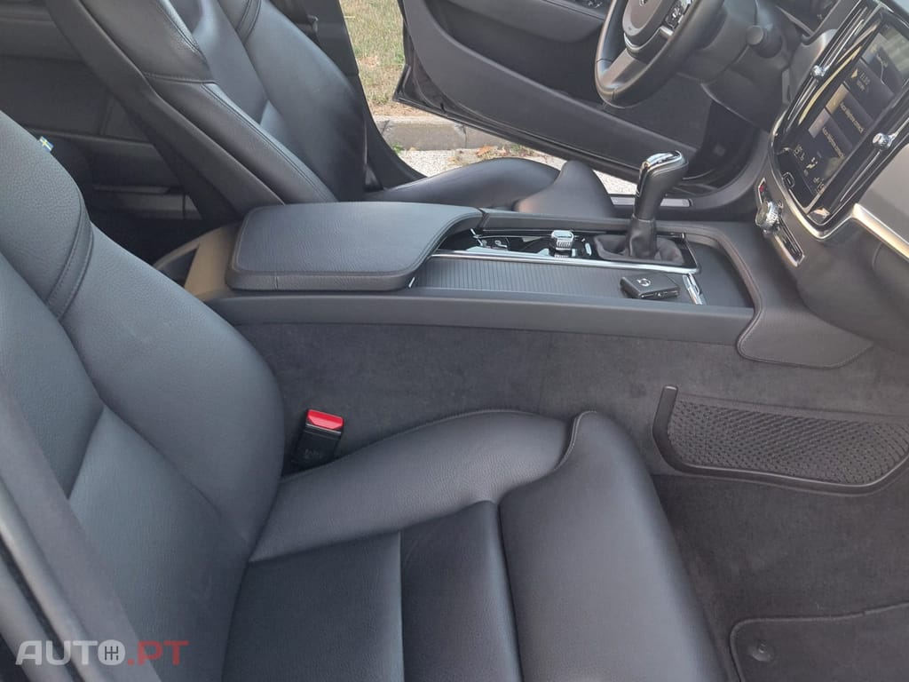Volvo XC40 R-design
