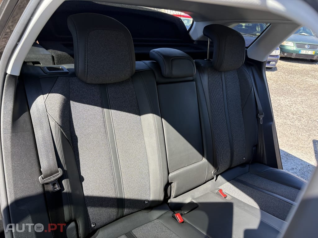Peugeot 3008 1.2 PureTech Allure EAT8