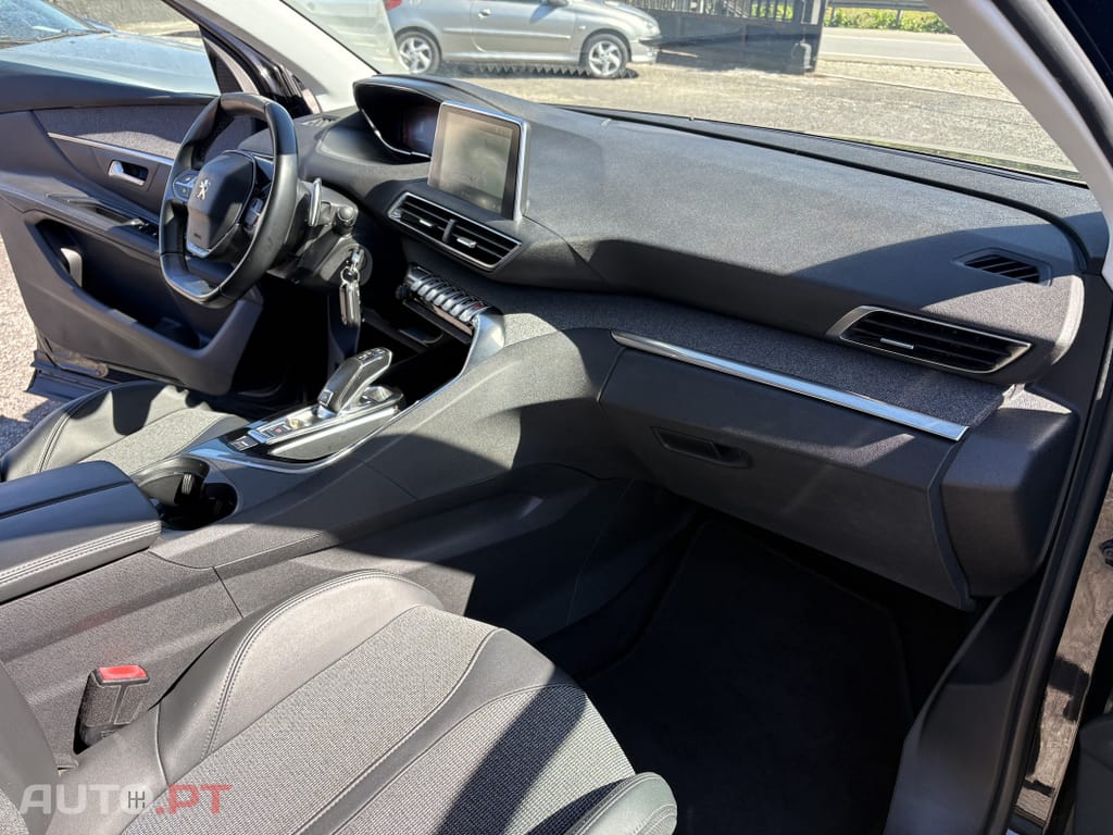 Peugeot 3008 1.2 PureTech Allure EAT8