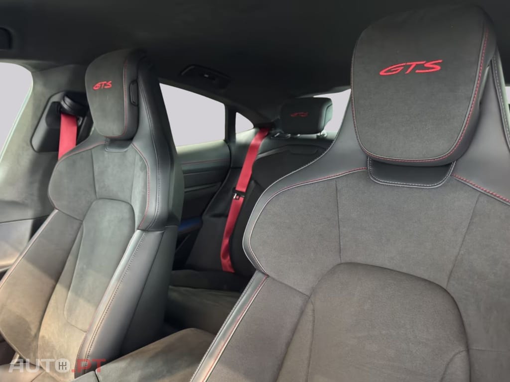 Porsche Taycan GTS I.V.A DEDUTIVEL 