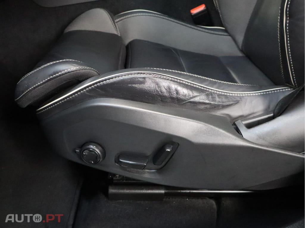 Volvo XC60 2.0 T6 PHEV Black Edition AWD