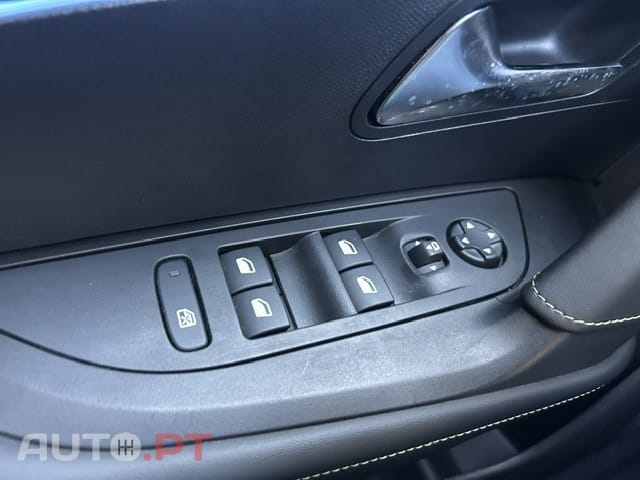 Peugeot 2008 1.2 PureTech GT EAT8 — fotografia 14