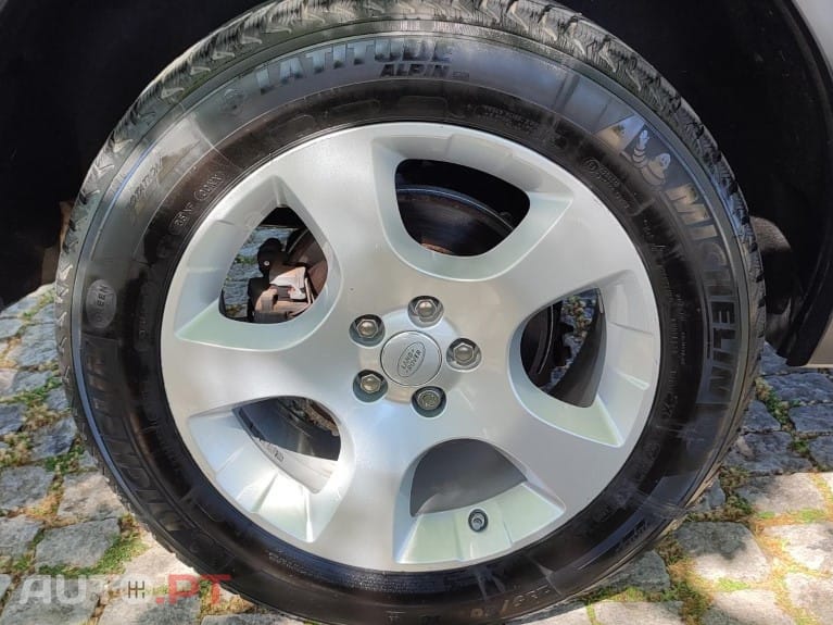 Land Rover Discovery Sport 2.0 eD4 HSE Luxury — fotografia 21