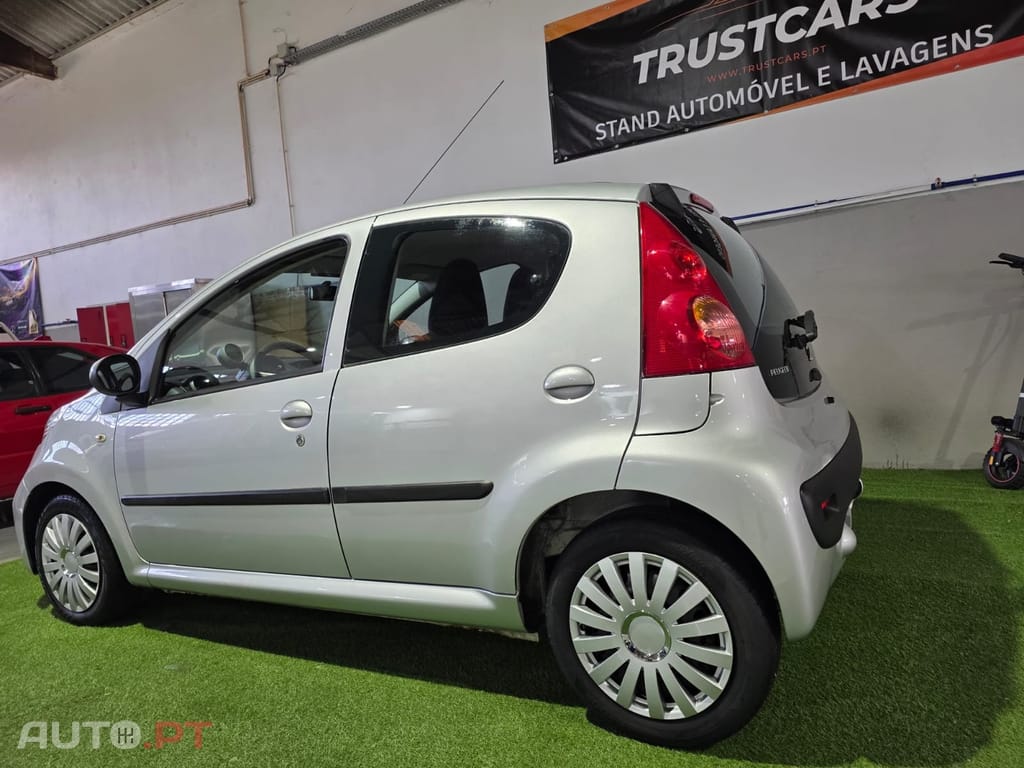 Peugeot 107 1.0 Trendy 2 Tronic