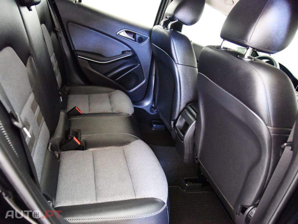 Mercedes-Benz GLA 180 D 7G-DCT URBAN