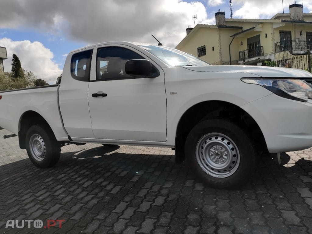 Mitsubishi L200 2.4 DI-D CD Invite Space Cab 3L 4WD
