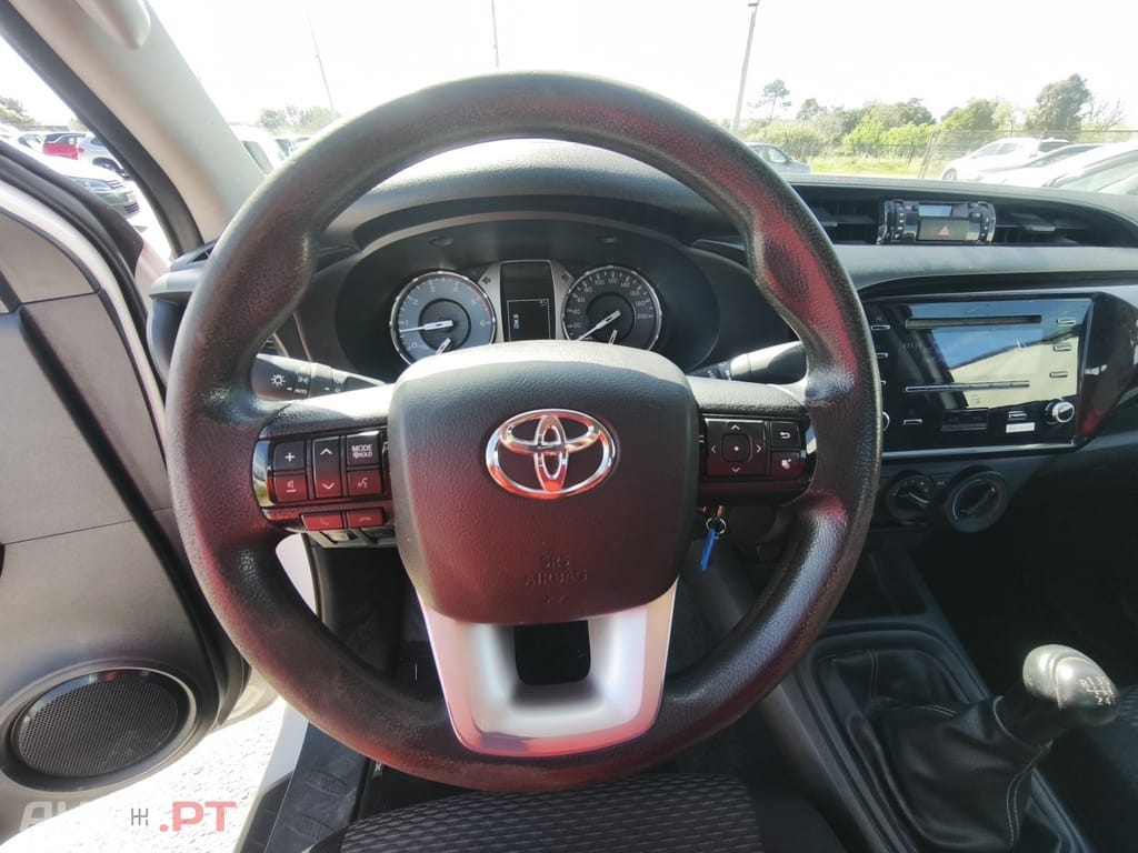 Toyota Hilux 2.4 D-4D 2WD CE CM 3L